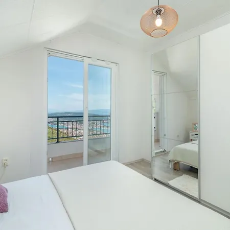 Hillside In With Pool, Terrace, And Stunning View Vila *