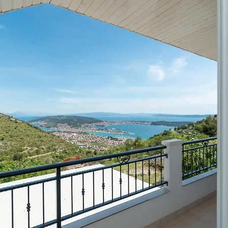 Hillside In With Pool, Terrace, And Stunning View
