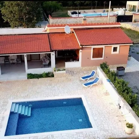 Hillside In With Pool, Terrace, And Stunning View *